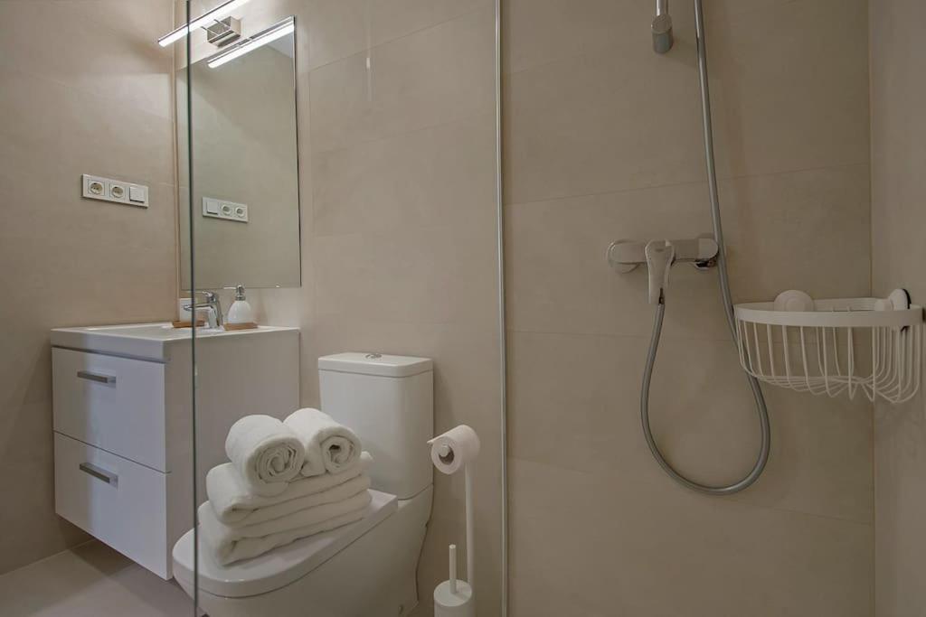 Urban Jungle In Center, 18th Floor, Rooftop Pool, Free Parking Appartement
