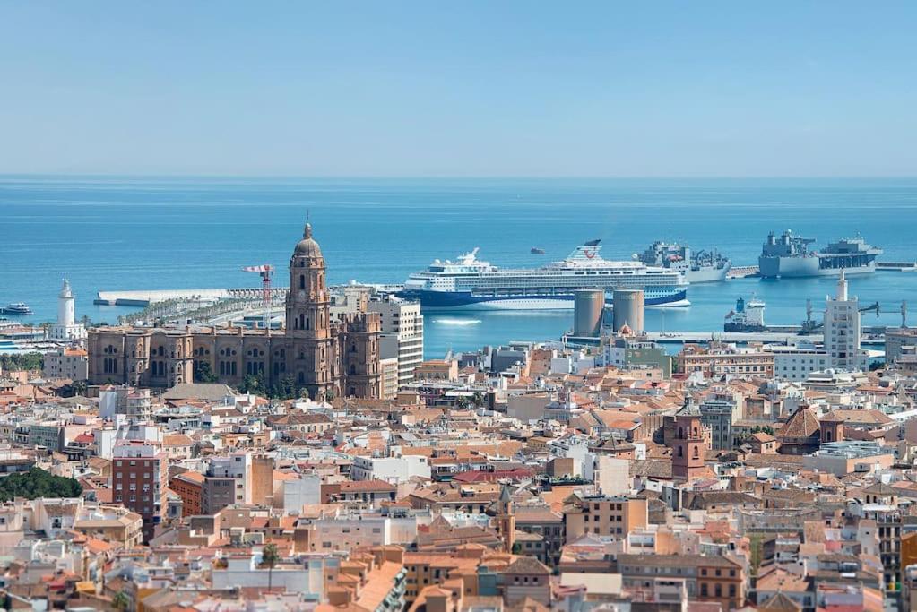 Apartamento Urban Jungle In Center, 18th Floor, Rooftop Pool, Free Parking Málaga