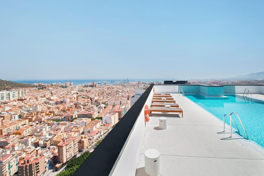 Appartamento Urban Jungle In Center, 18th Floor, Rooftop Pool, Free Parking Málaga